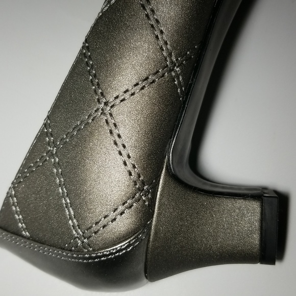 Quilted Shimmer heeled dress shoe. - Picture 12 of 13